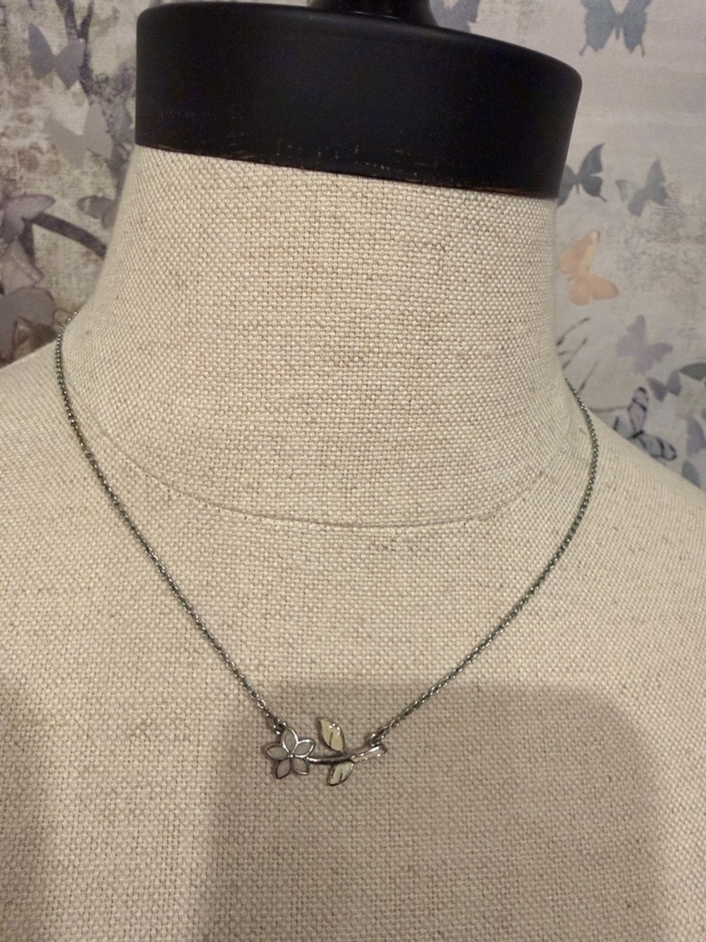Delicate Silver Floral Pendant Necklace - Silver